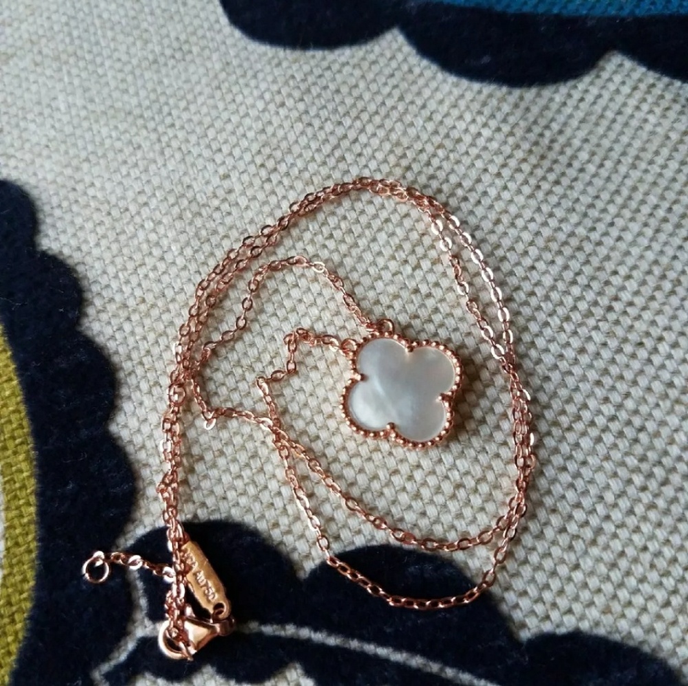 Mother of pearl Clover Pendant Necklace